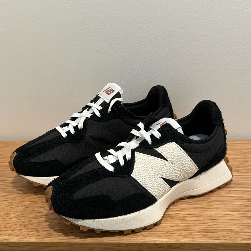 New Balance 327 *new with box* *unworn* size 9 women black and white